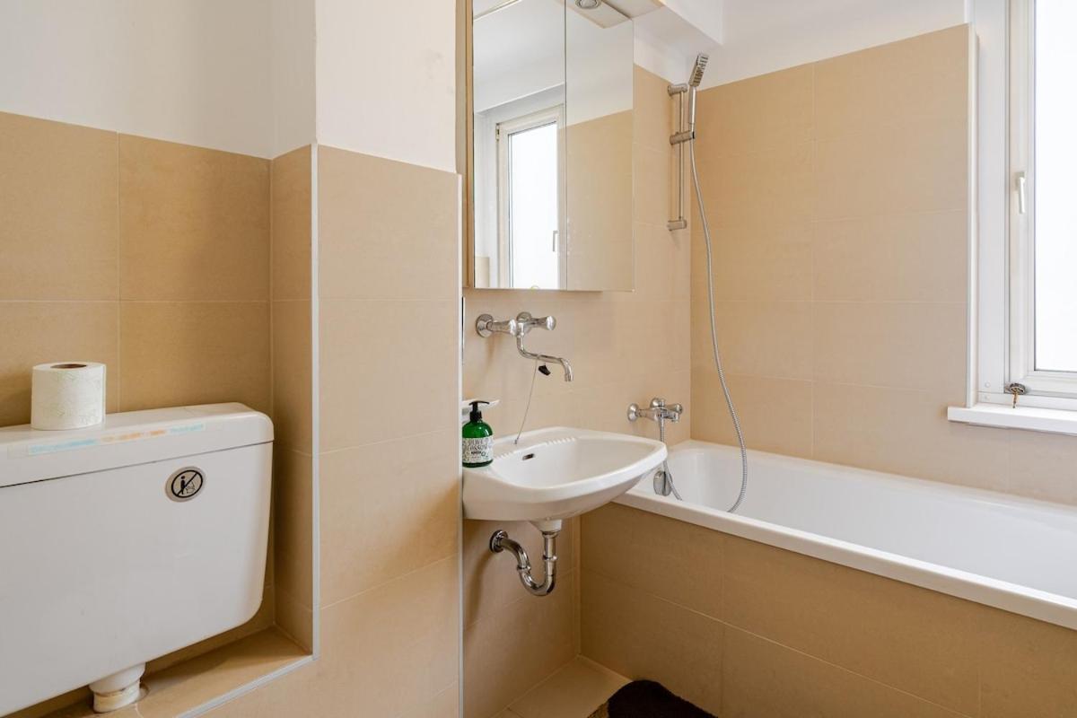 10 Minutes To City Centre And Next To Wien Hbf And Easy From Airport 외부 사진